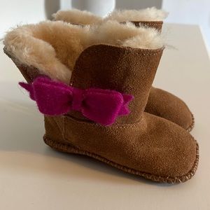 Ugg Cassie Bow size 4/5